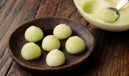 剥皮吃的蜜瓜,剥皮即食，尽享清凉甜蜜时光