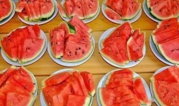 吃瓜群众变吃席,见证时代变迁的味蕾之旅