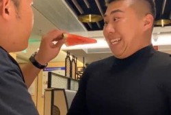 肌肉男吃瓜,揭秘健身圈里的那些“瓜”