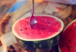 刺梨吃瓜西瓜冰茶,夏日消暑新宠，多重口感尽享清凉
