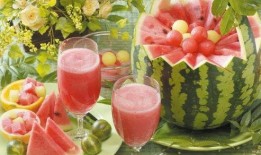 刺梨吃瓜西瓜冰茶,夏日消暑新宠，多重口感尽享清凉