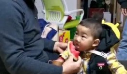 吃瓜爷爷和外婆,吃瓜爷爷与外婆的温馨日常