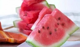 吃瓜要用勺子吃文案,吃瓜也要讲究姿势与工具