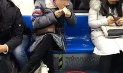 地铁吃瓜女,揭秘都市生活中的趣味一幕