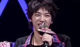 华晨宇吃瓜图片,瓜王降临！