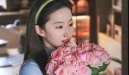 刘亦菲吃瓜吃红豆图片,吃瓜吃红豆，尽显女神魅力