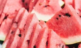 夏天吹空调吃瓜,清凉一夏的完美搭配